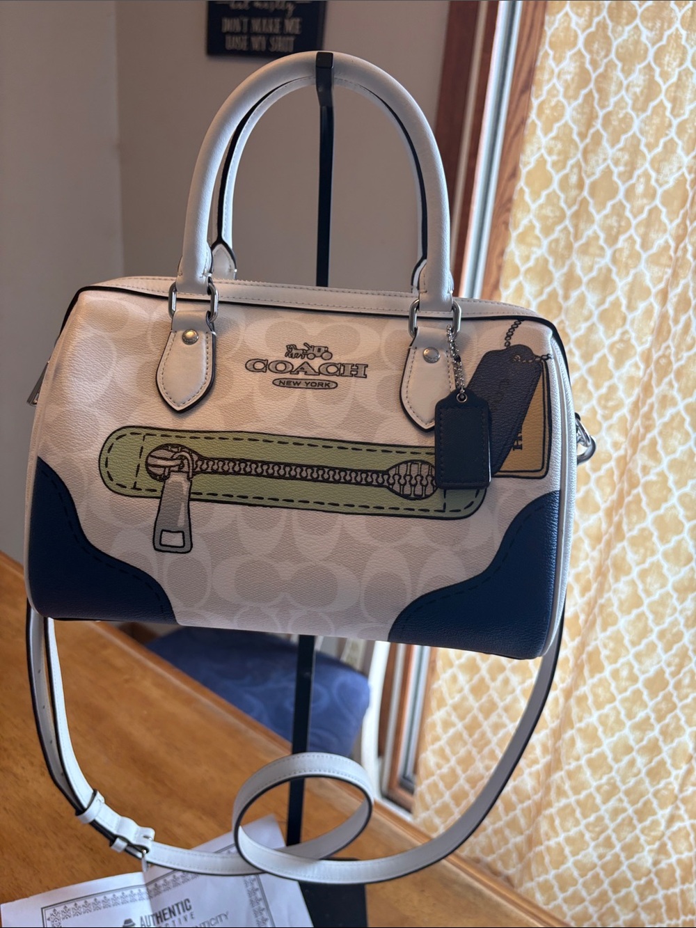 Coach 2023 Trompe l’oeil White Medium rowan